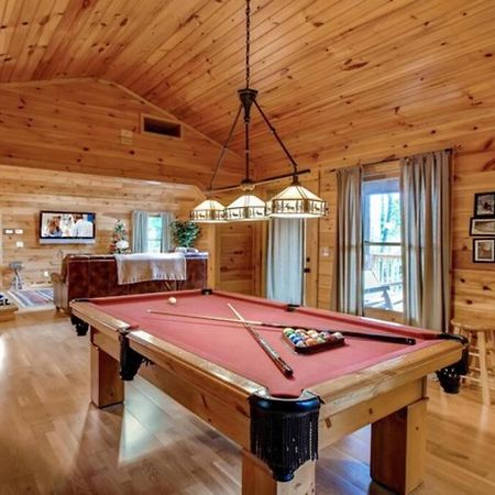 Вилла Great Location Pool Table Hot Tub Гатлинбург Экстерьер фото